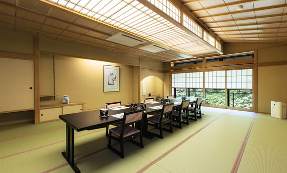 中宴会場「白埴｣｢白芳｣｢白妙」