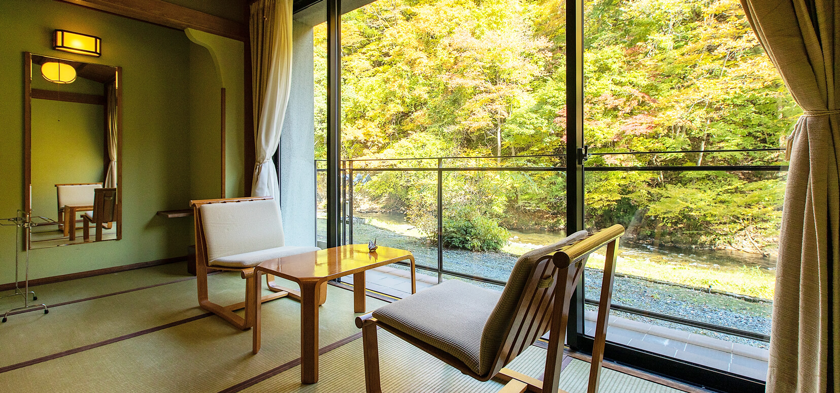 本館【渓流側】