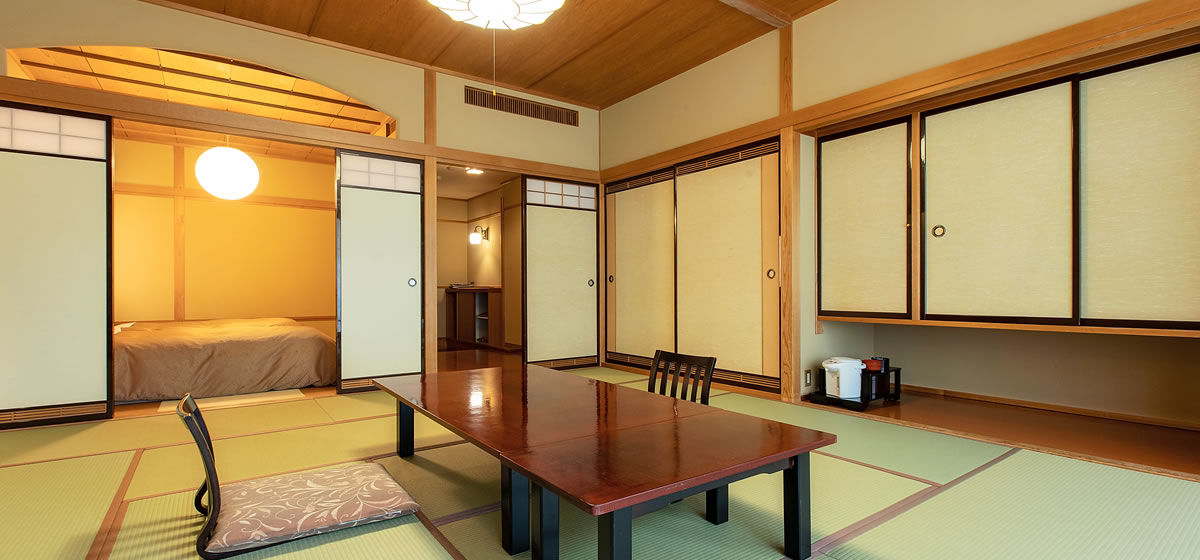 新館・和洋室【駐車場側】