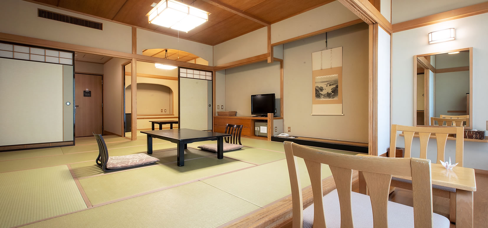 新館【渓流側】