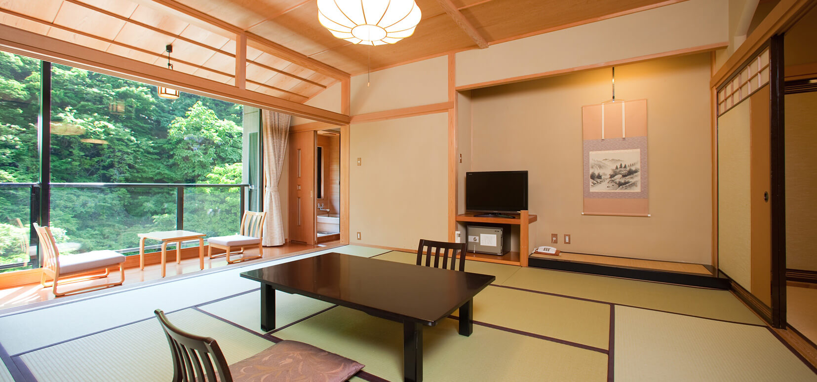 新館【渓流側】桧バス