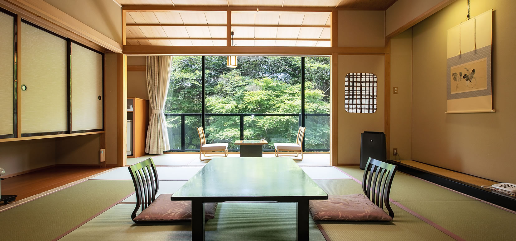 新館【駐車場側】