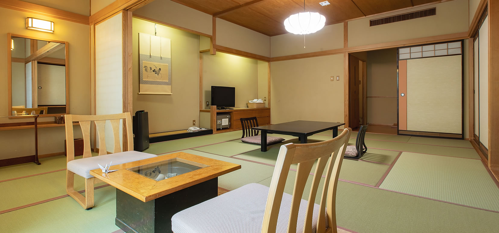 新館【駐車場側】